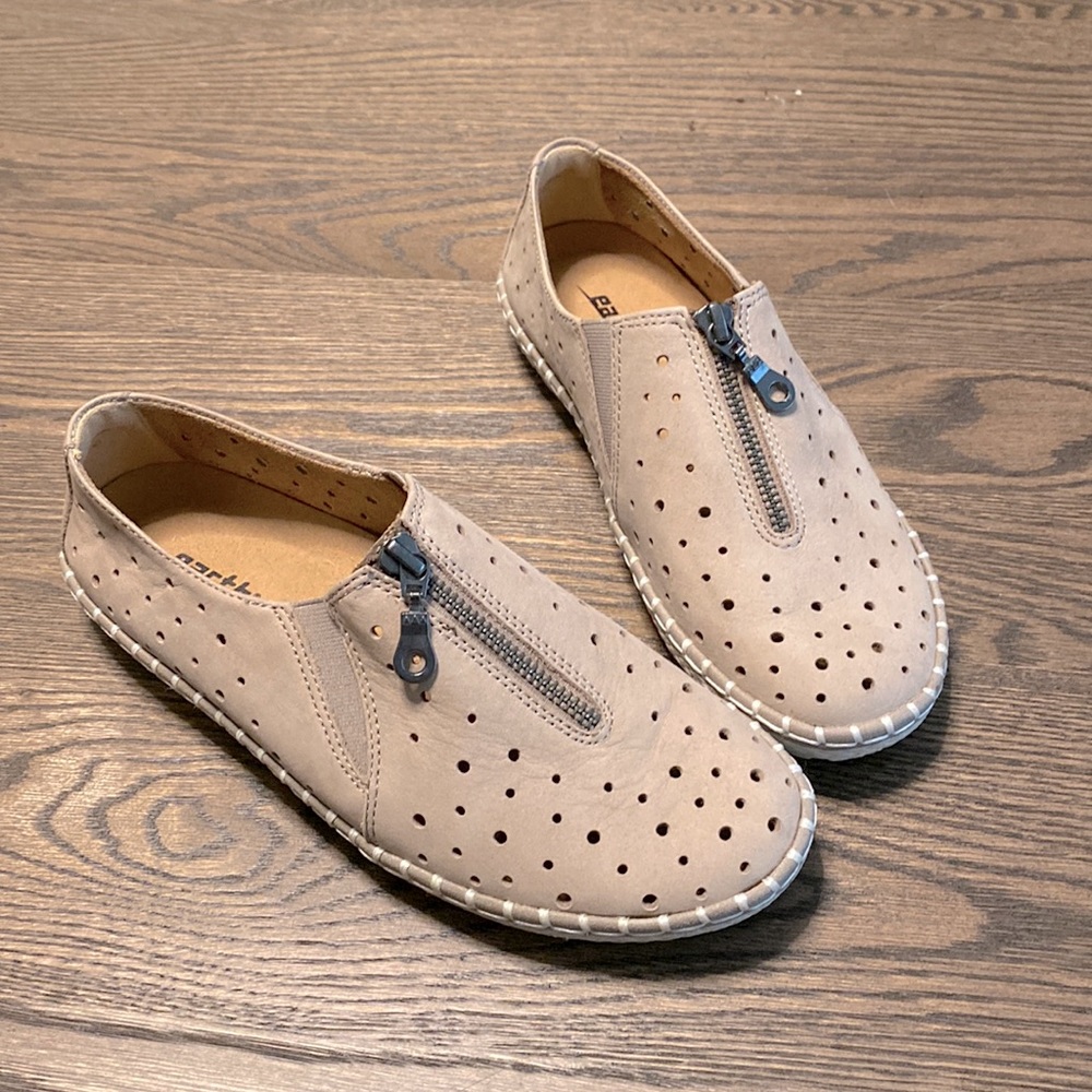 Earth brand summer shoes